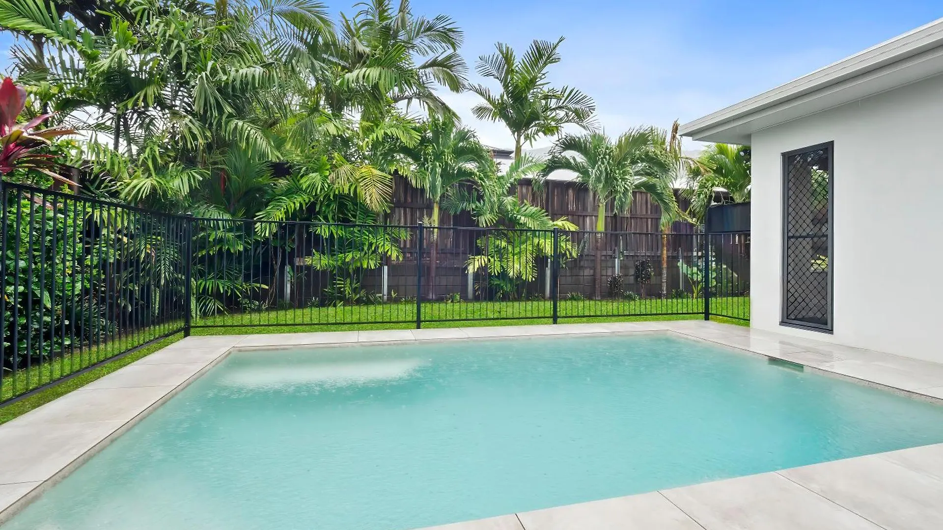 Holiday home Coastal Comfort Palm Cove Australia